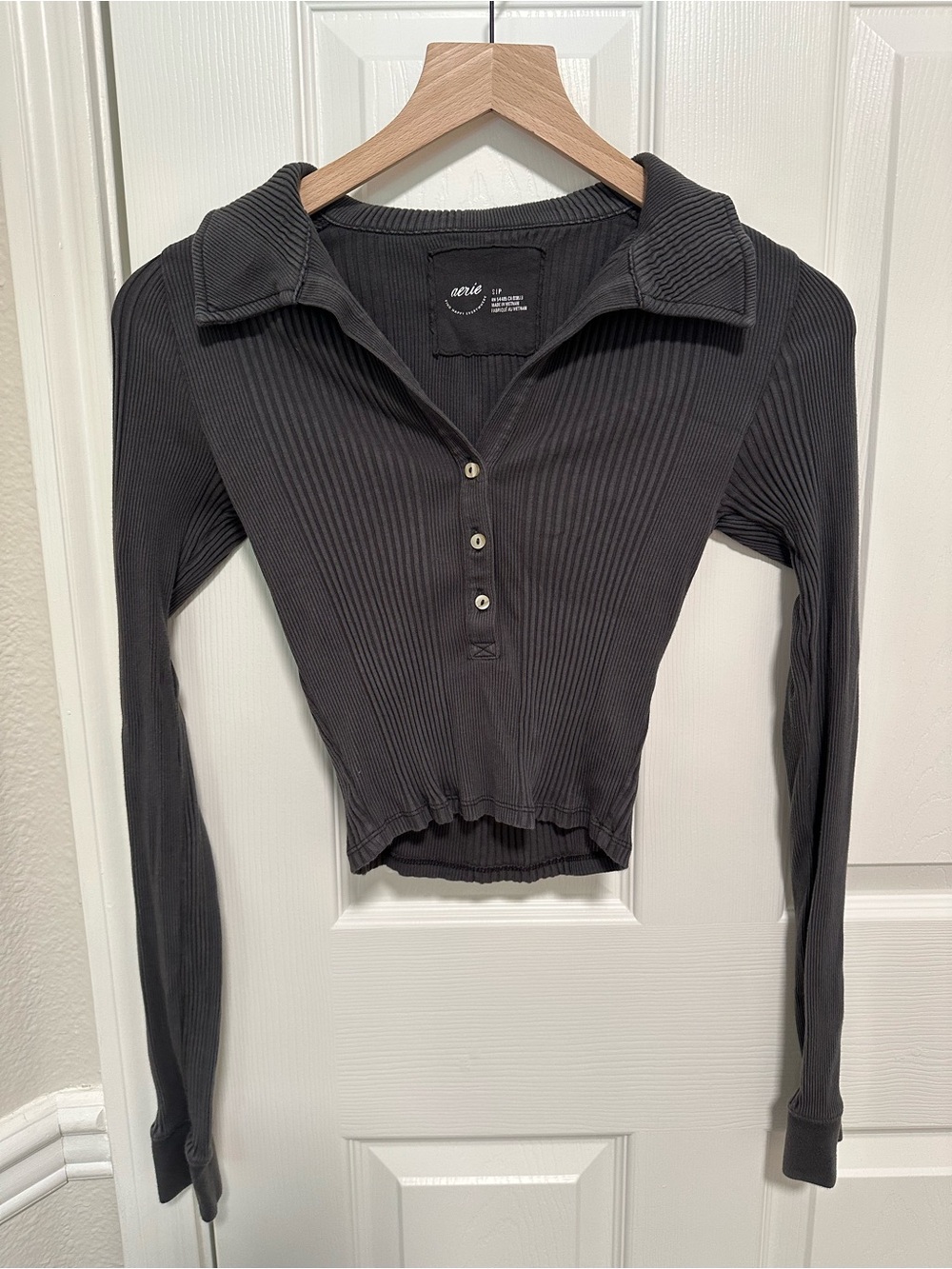 aerie Charcoal Ribbed Long-Sleeve Polo Crop Top